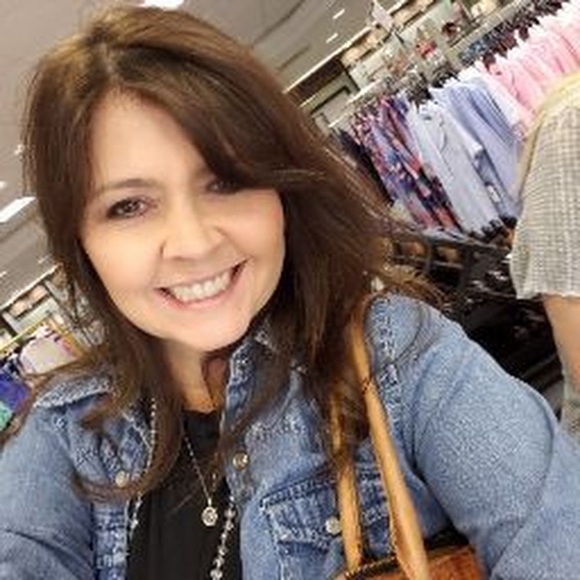 Meet your Posher, Melissa - Picture 1 of 1